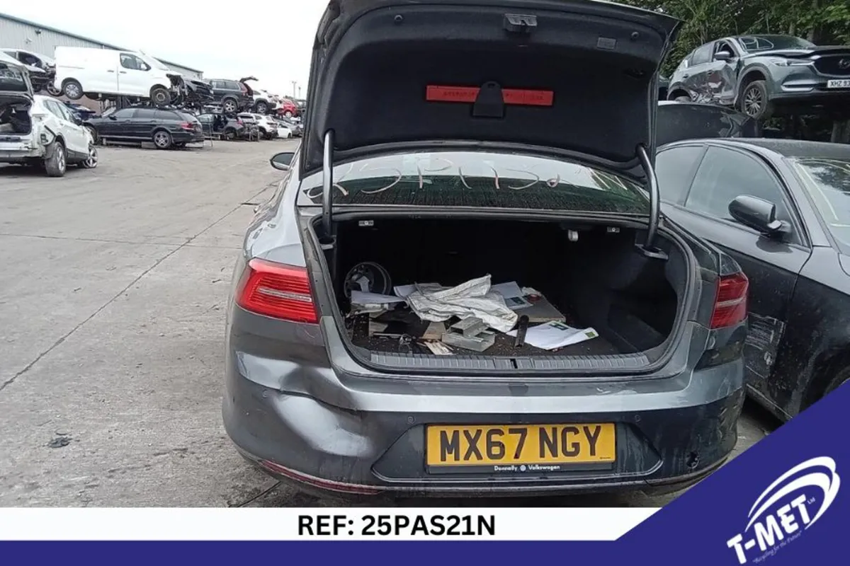 2017 VOLKSWAGEN PASSAT BREAKING FOR PARTS - Image 2