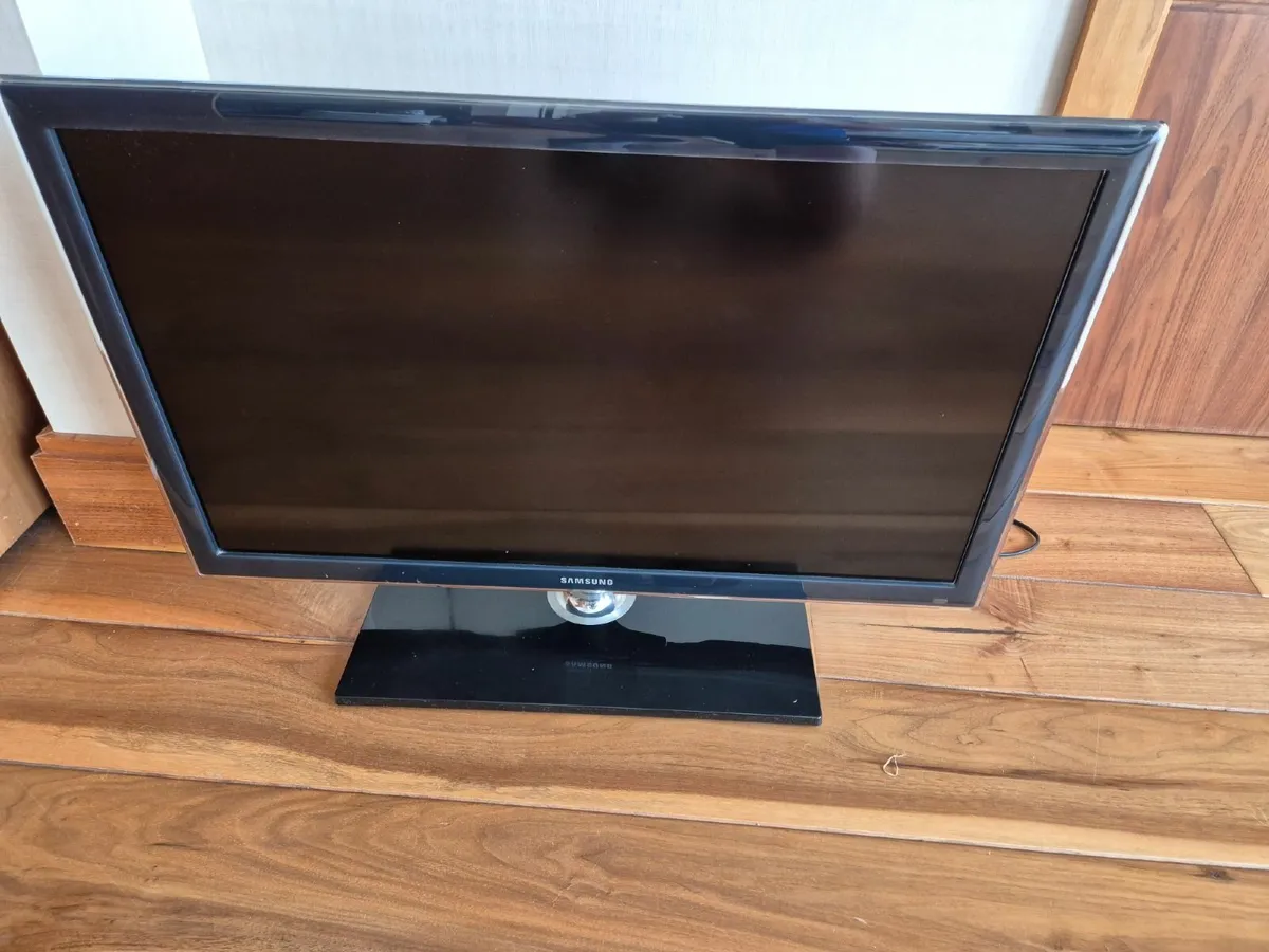 Samsung 32 inch TV - Image 1