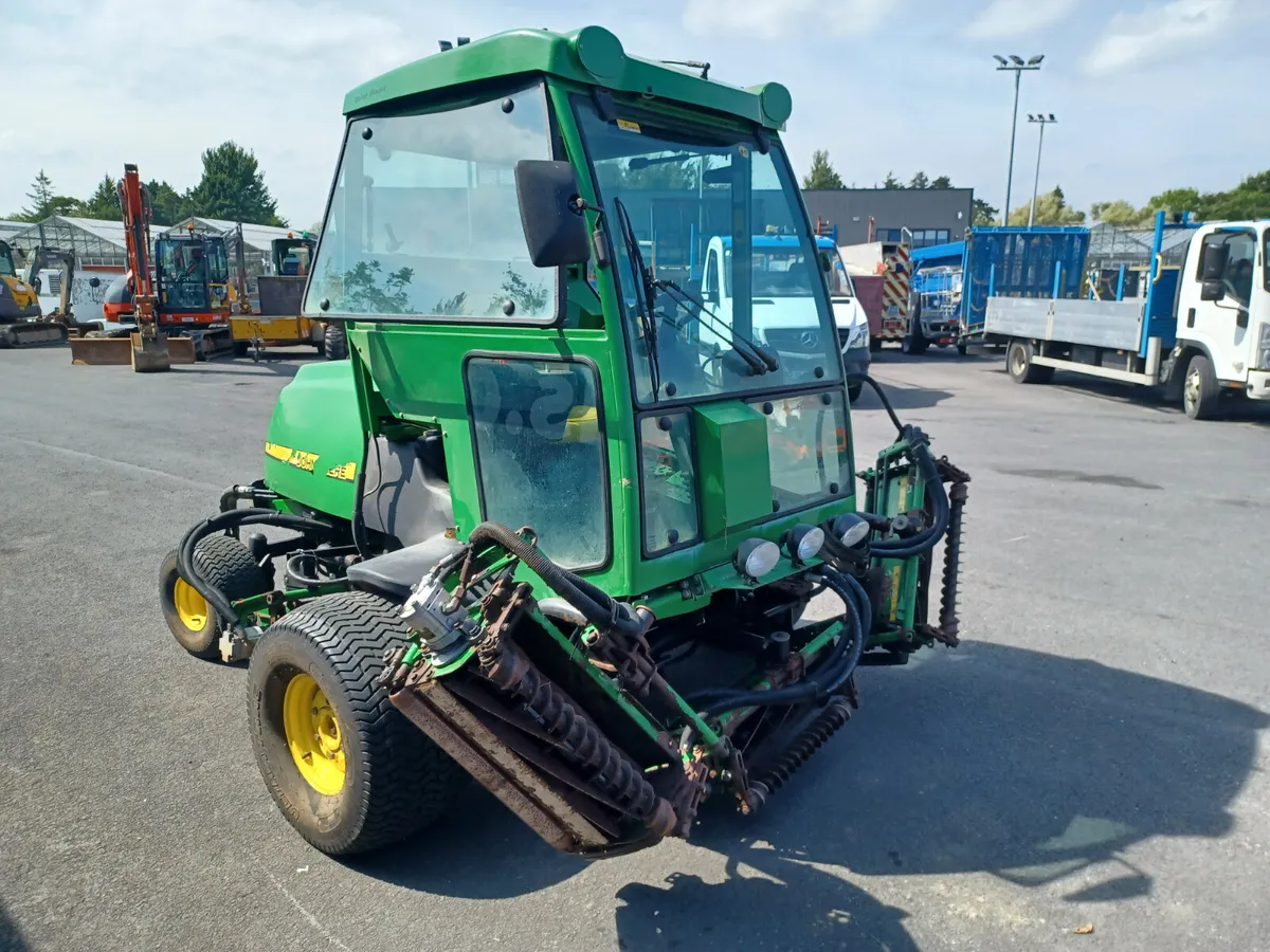 John Deere 8700 Fairway Mower c/w Cab For Auction - Image 2