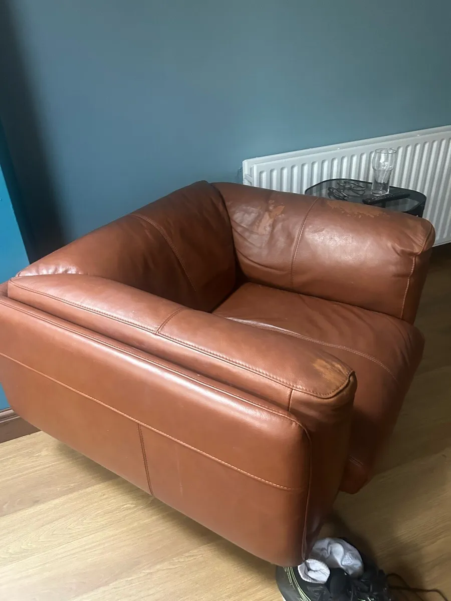 Brown leather 2 x2 seater chairs and armchair - Image 4
