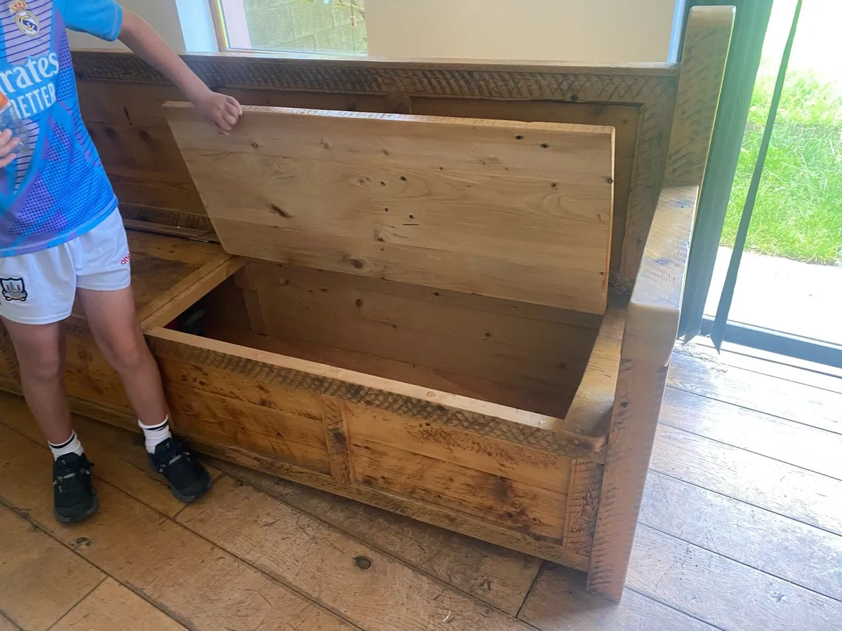 Linehans Design Bench - Image 1