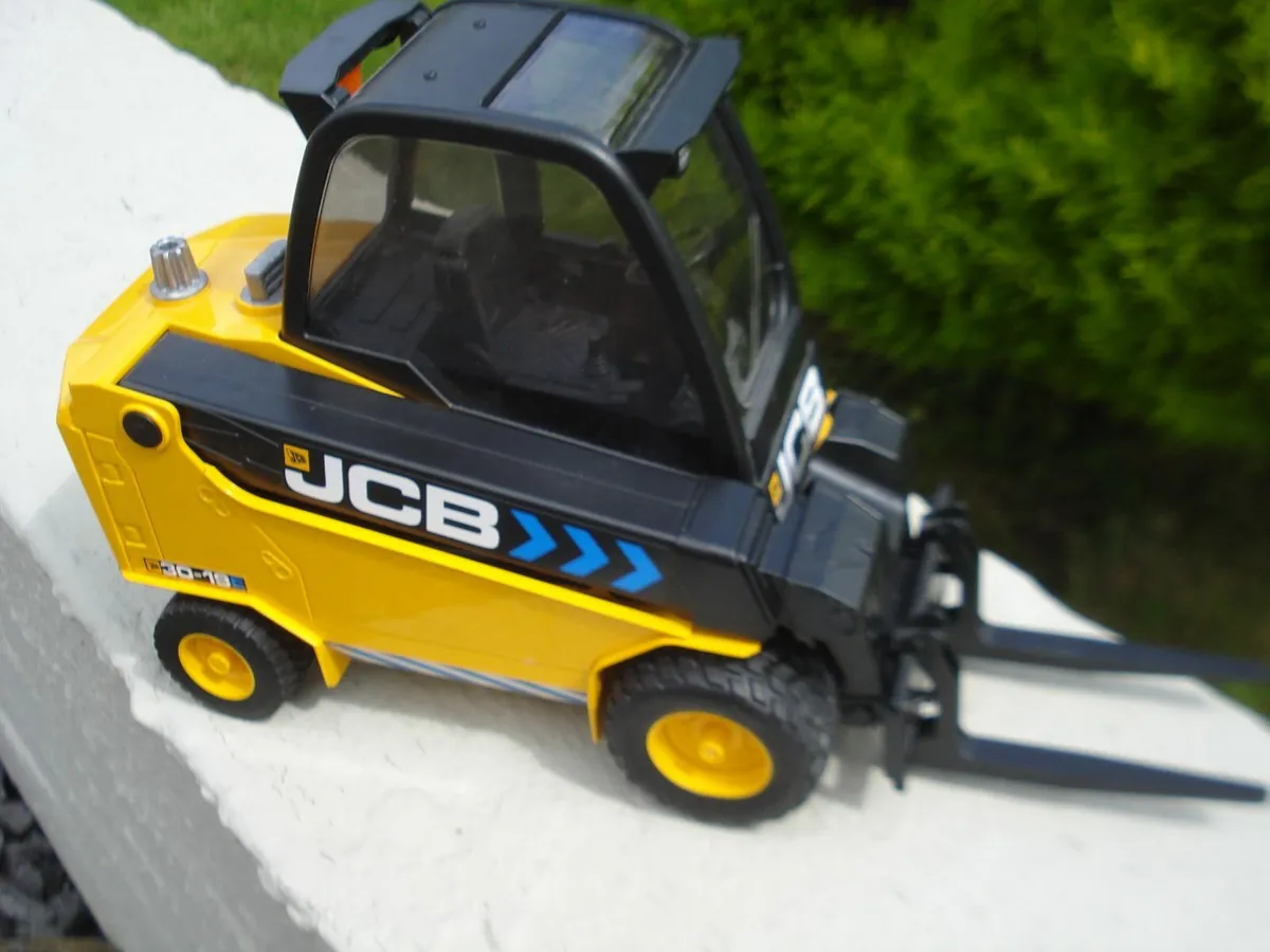 BRUDER JCB 30-19E ELECTRIC FORKLIFT MODEL TOY. - Image 1