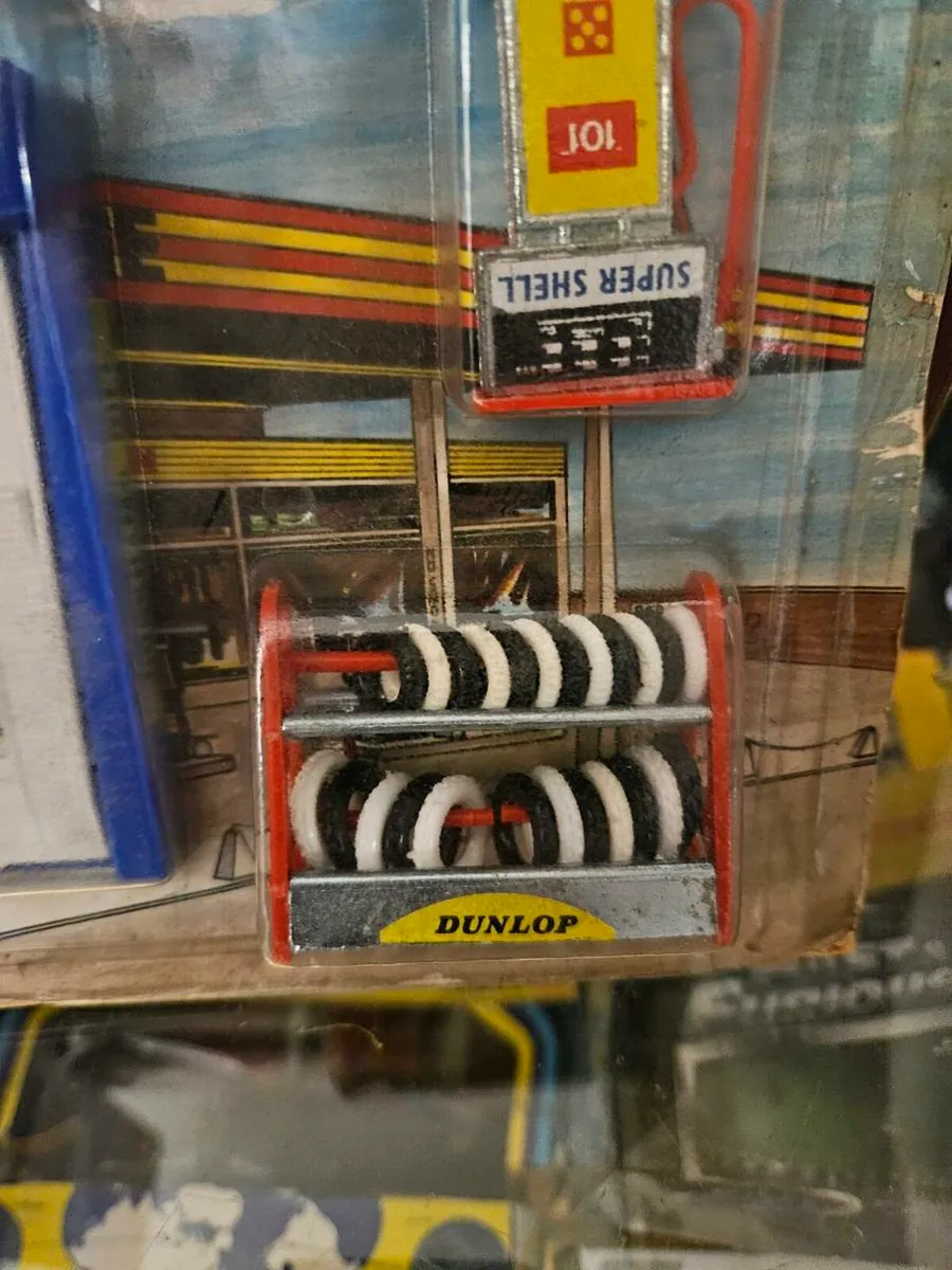 Corgi Dinky Garage Set - Image 3