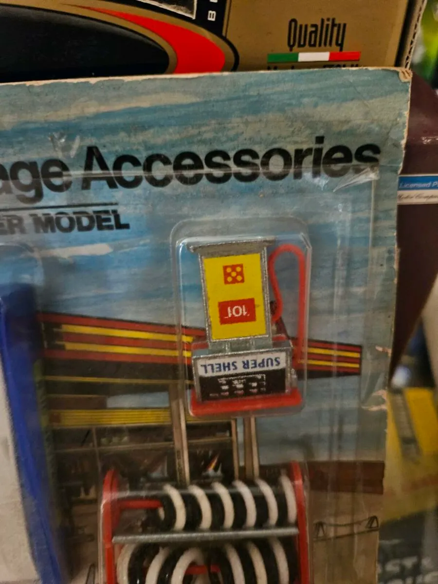 Corgi Dinky Garage Set - Image 4