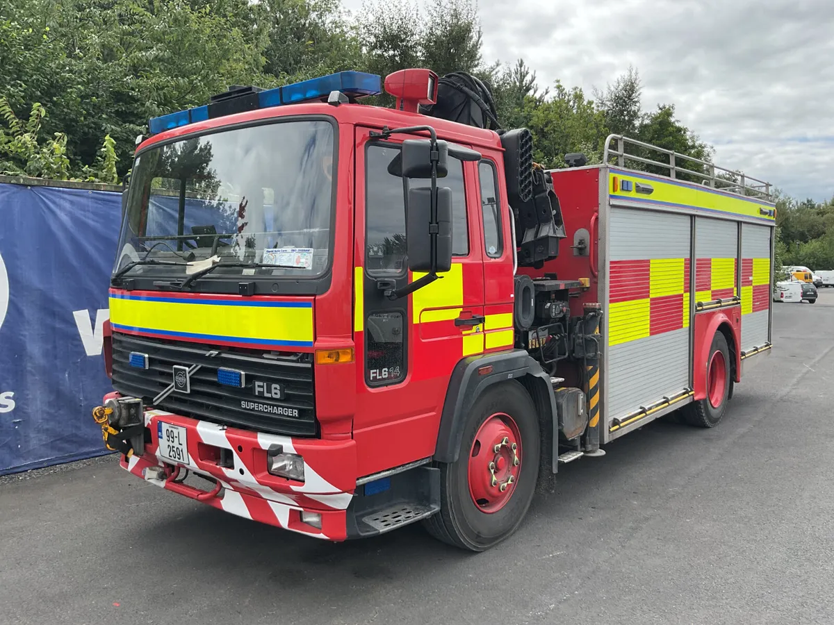 1999 Volvo f16.14 Fire Truck For Auction - Image 1