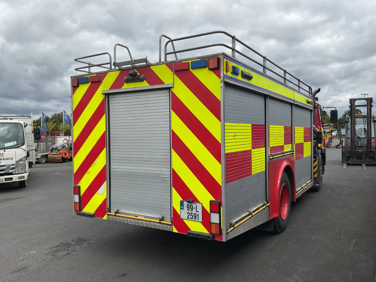 1999 Volvo f16.14 Fire Truck For Auction - Image 3