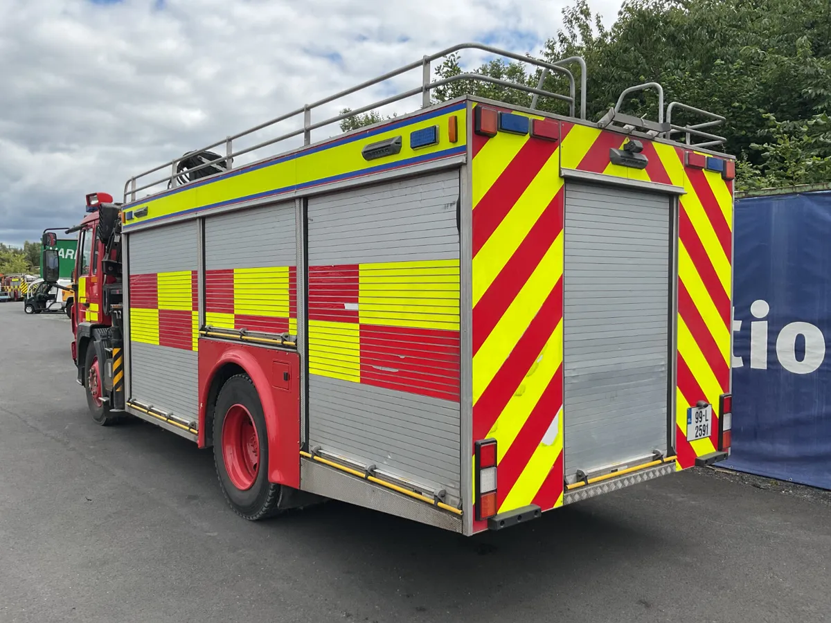 1999 Volvo f16.14 Fire Truck For Auction - Image 4