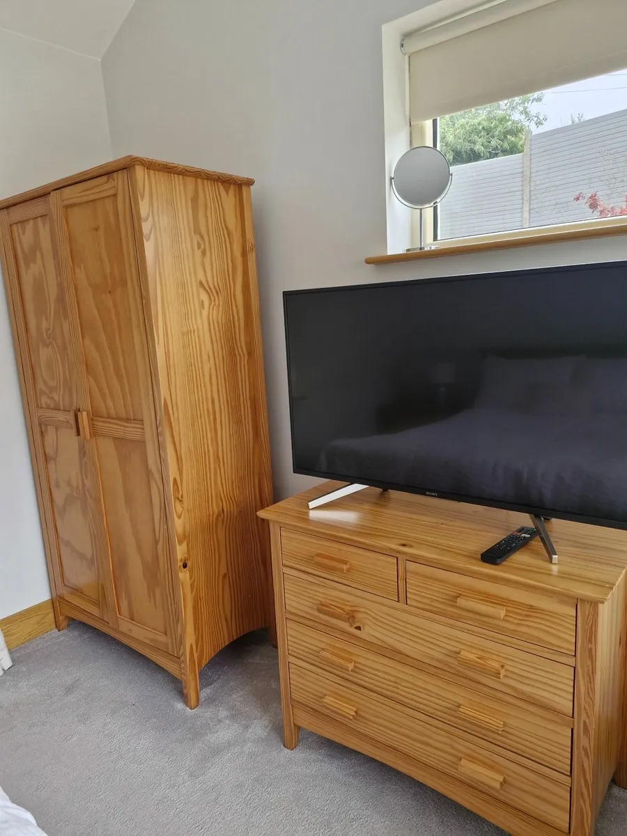 Bedroom set - Image 1