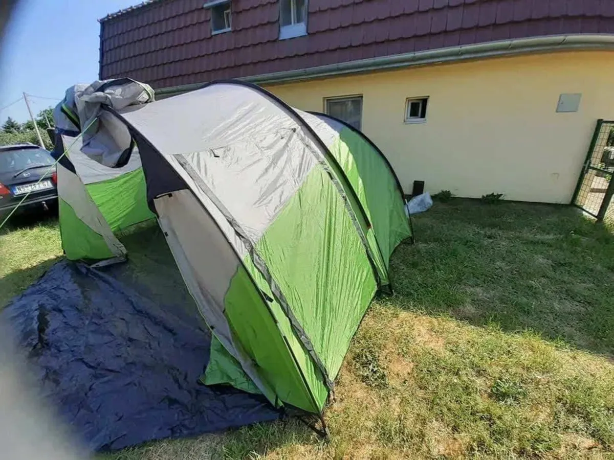 Spacious Tunnel Tent – Sleeps 4–5 - Image 1