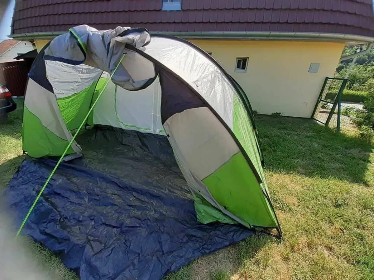 Spacious Tunnel Tent – Sleeps 4–5 - Image 3