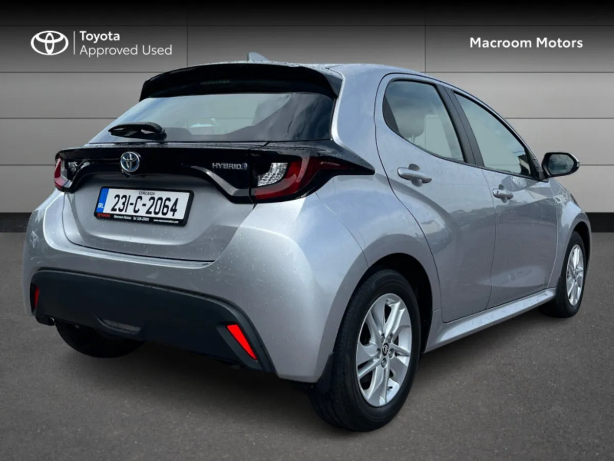 Toyota Yaris 1.5 HYBRID LUNA 4DR AUTO - Image 2