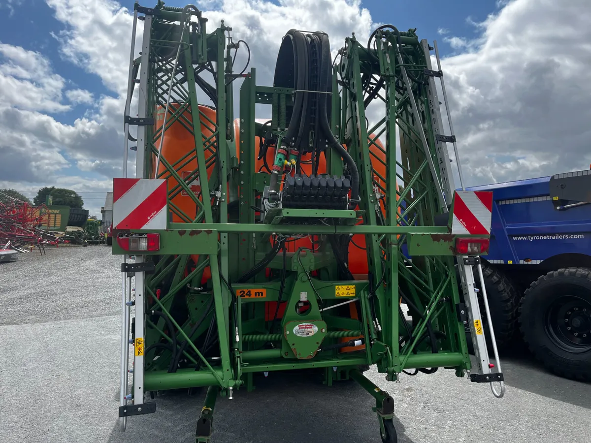 2015 Amazone UF1801 - 24m Booms - Image 2