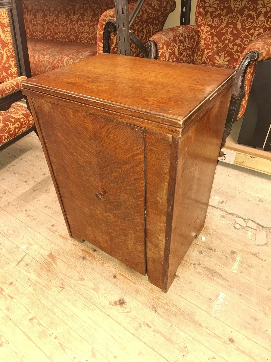 Antique sewing machine - Image 4