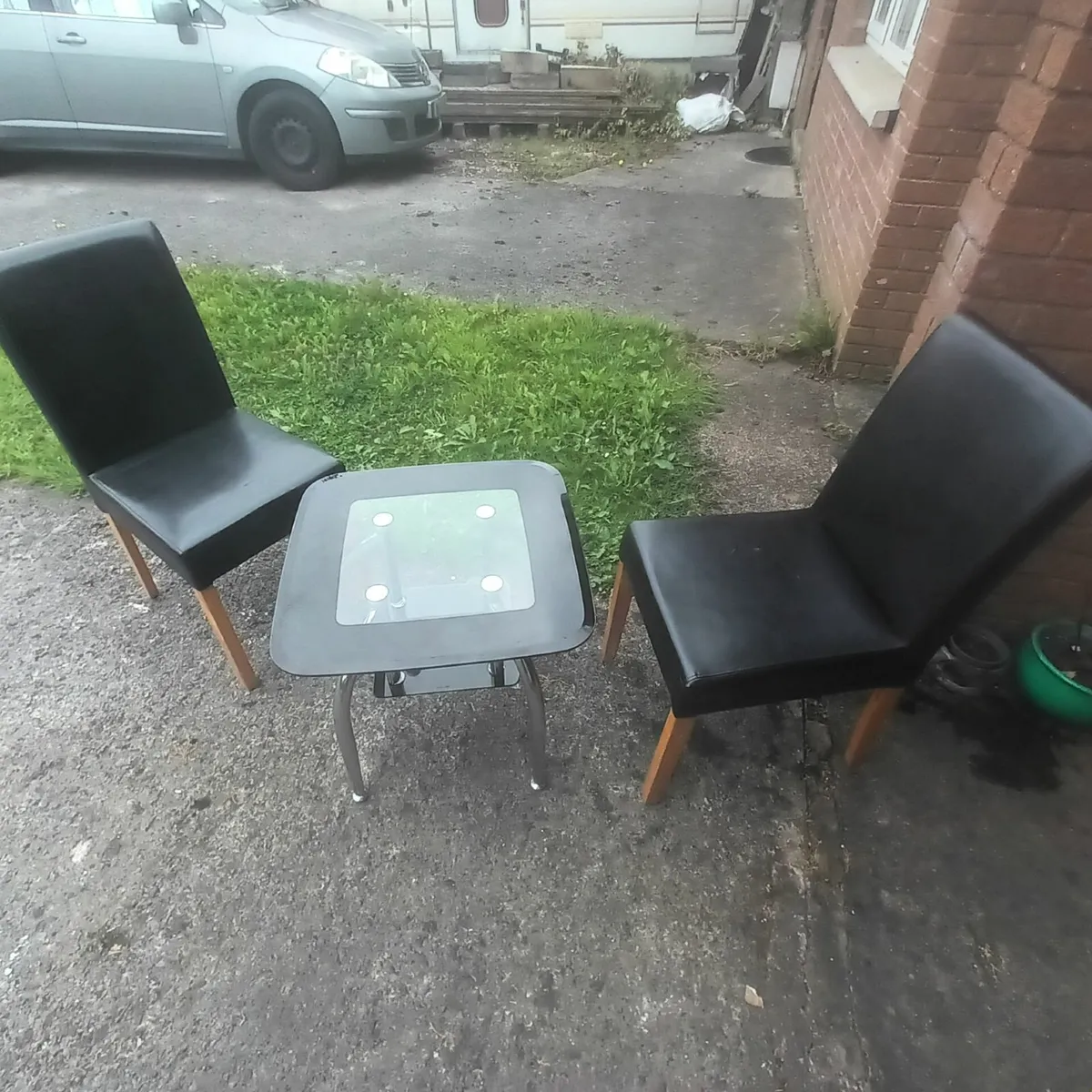 Glass coffee table and chairs - Image 1