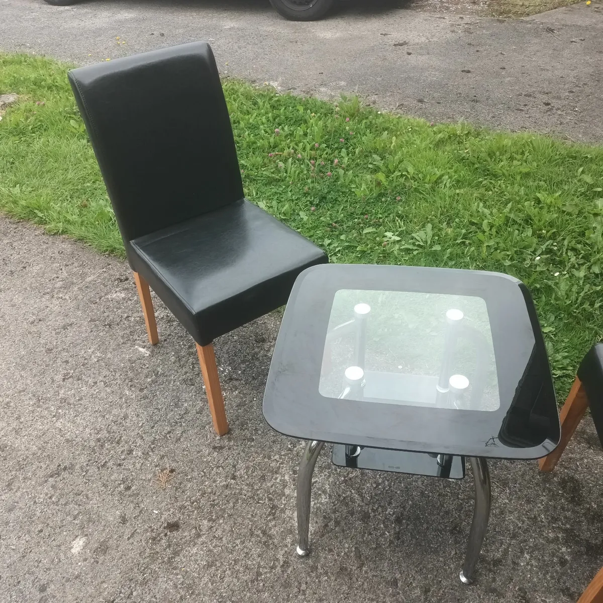 Glass coffee table and chairs - Image 2
