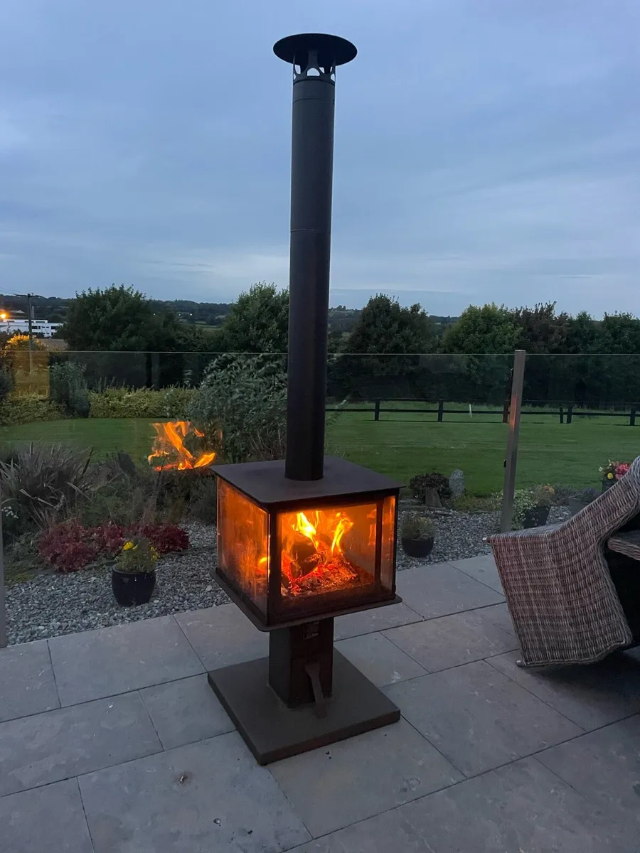 Cube fireplace - Image 1