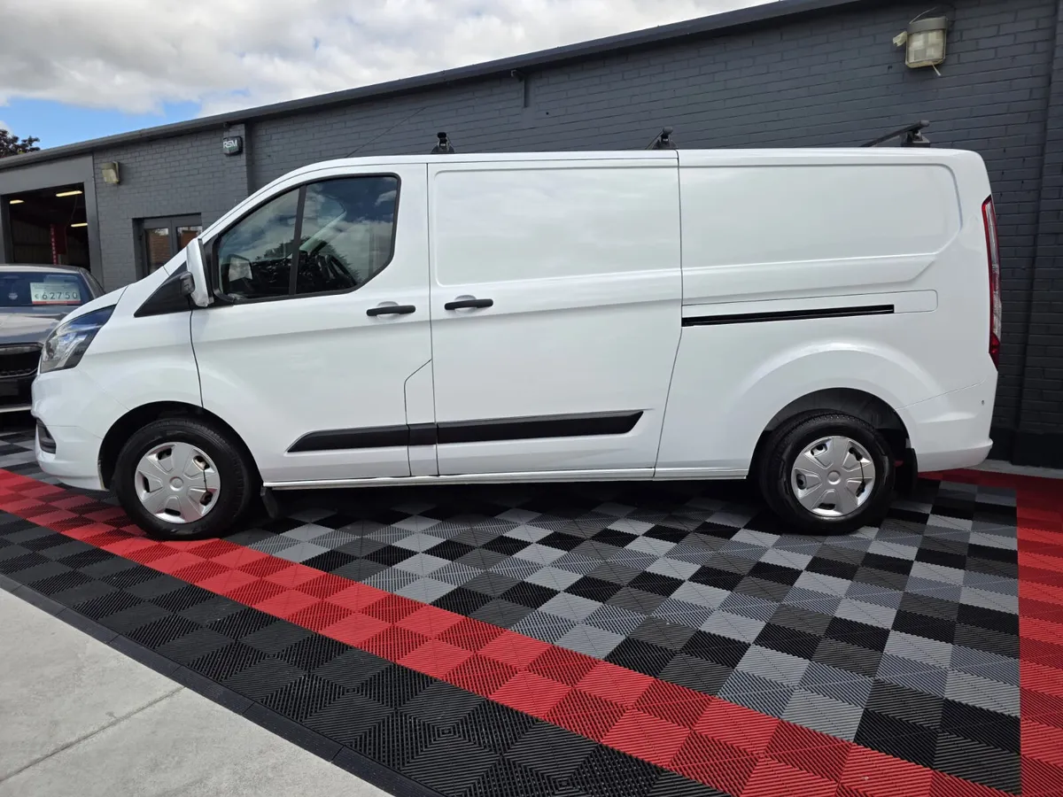 Ford Transit Custom 2022 A/C + Inverter - Image 4