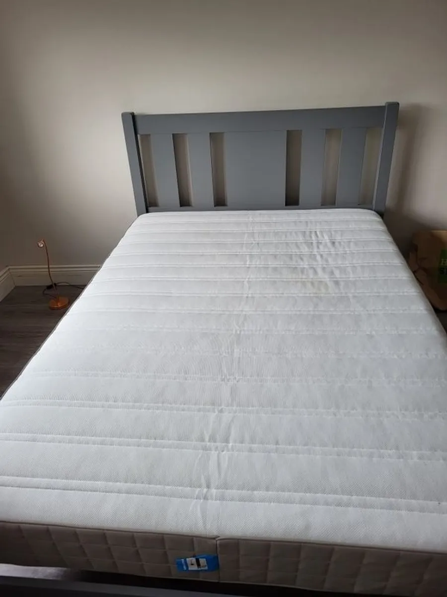 Double bed with matching tables - Image 1