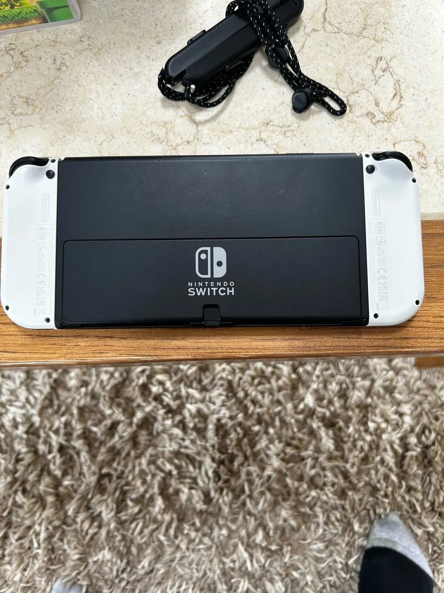 Nintendo Switch - OLED (4 Games Included) - Image 2