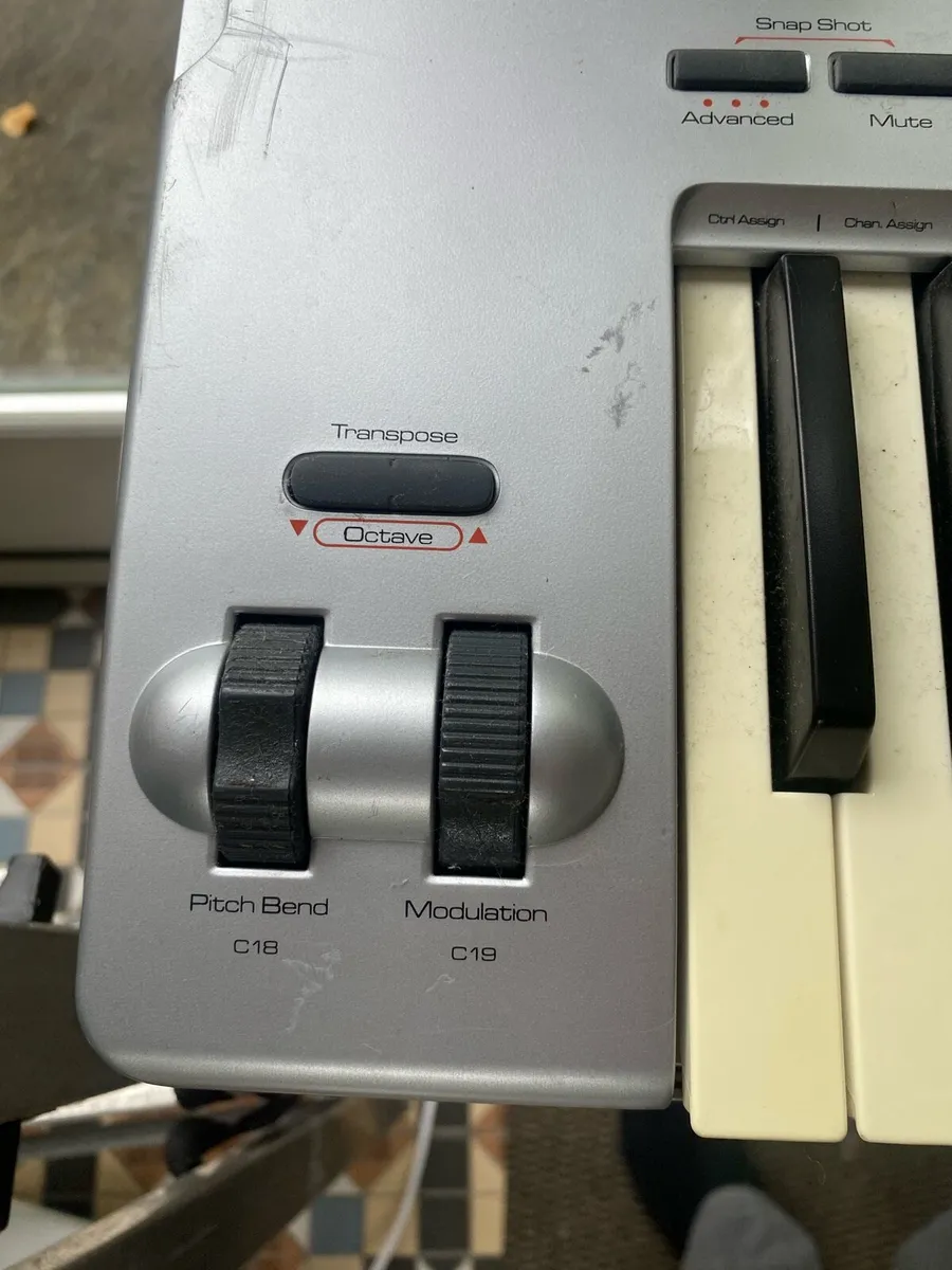 Oldschool MIDI Keyboard - Image 2