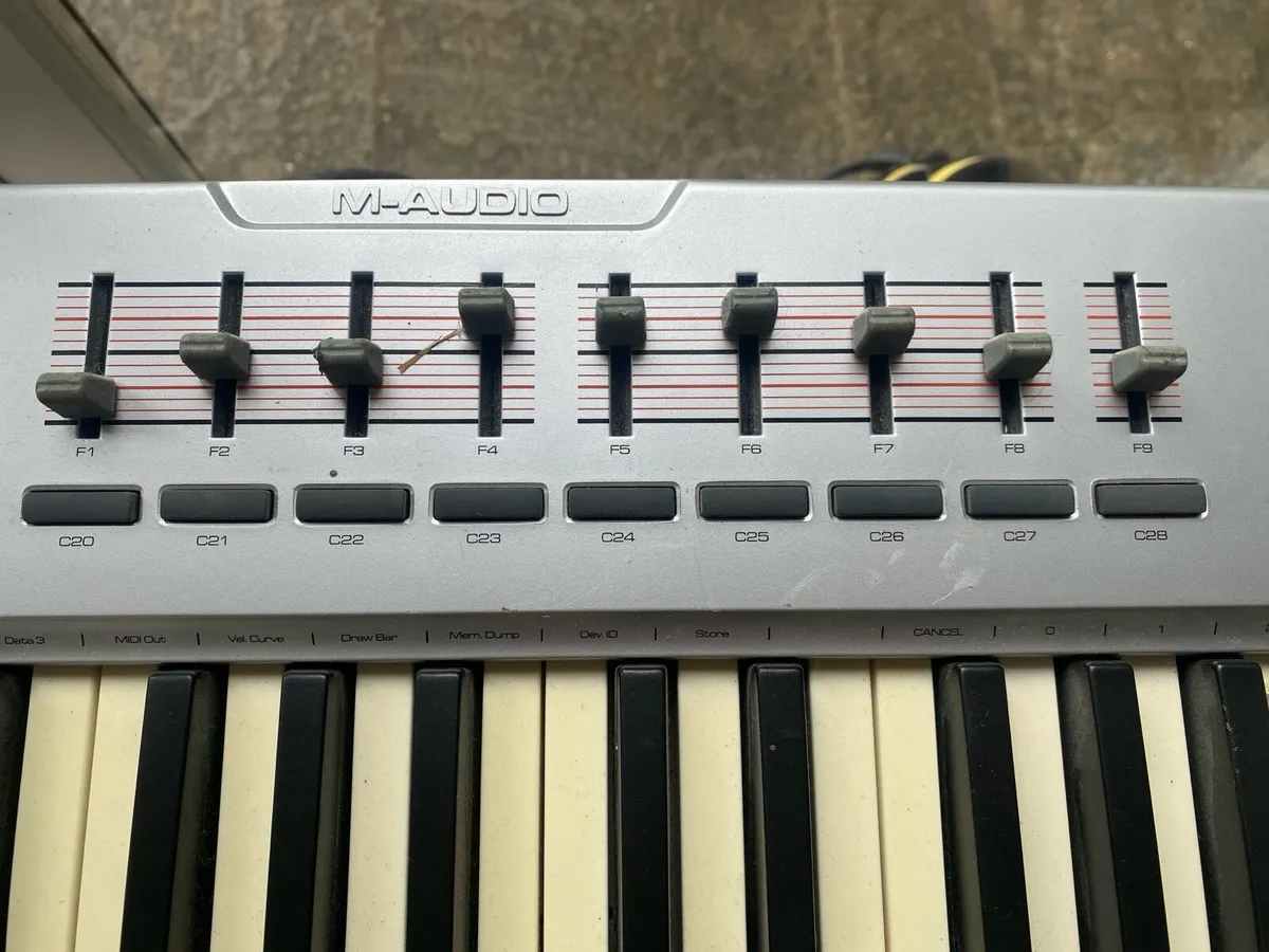 Oldschool MIDI Keyboard - Image 4