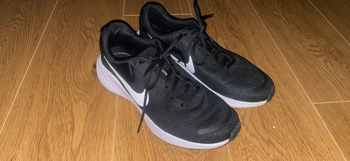 Nike Mens running shoes size 11 Uk - Image 1