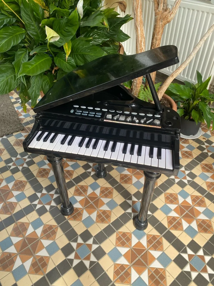 Mini ”grand” piano for kids