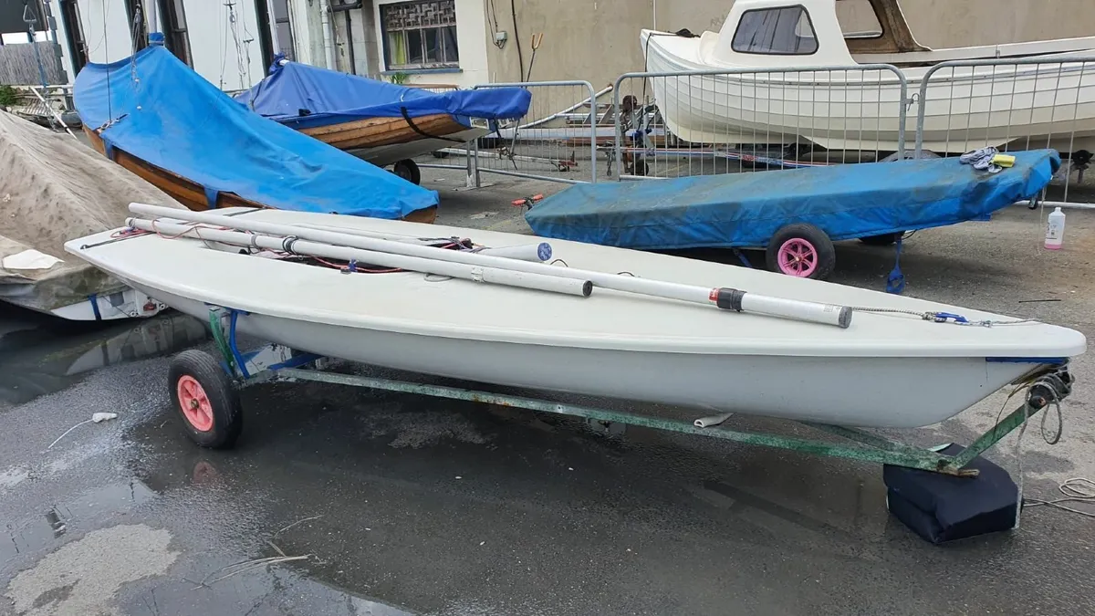 Complete Laser sailboat with all rigs - Image 4