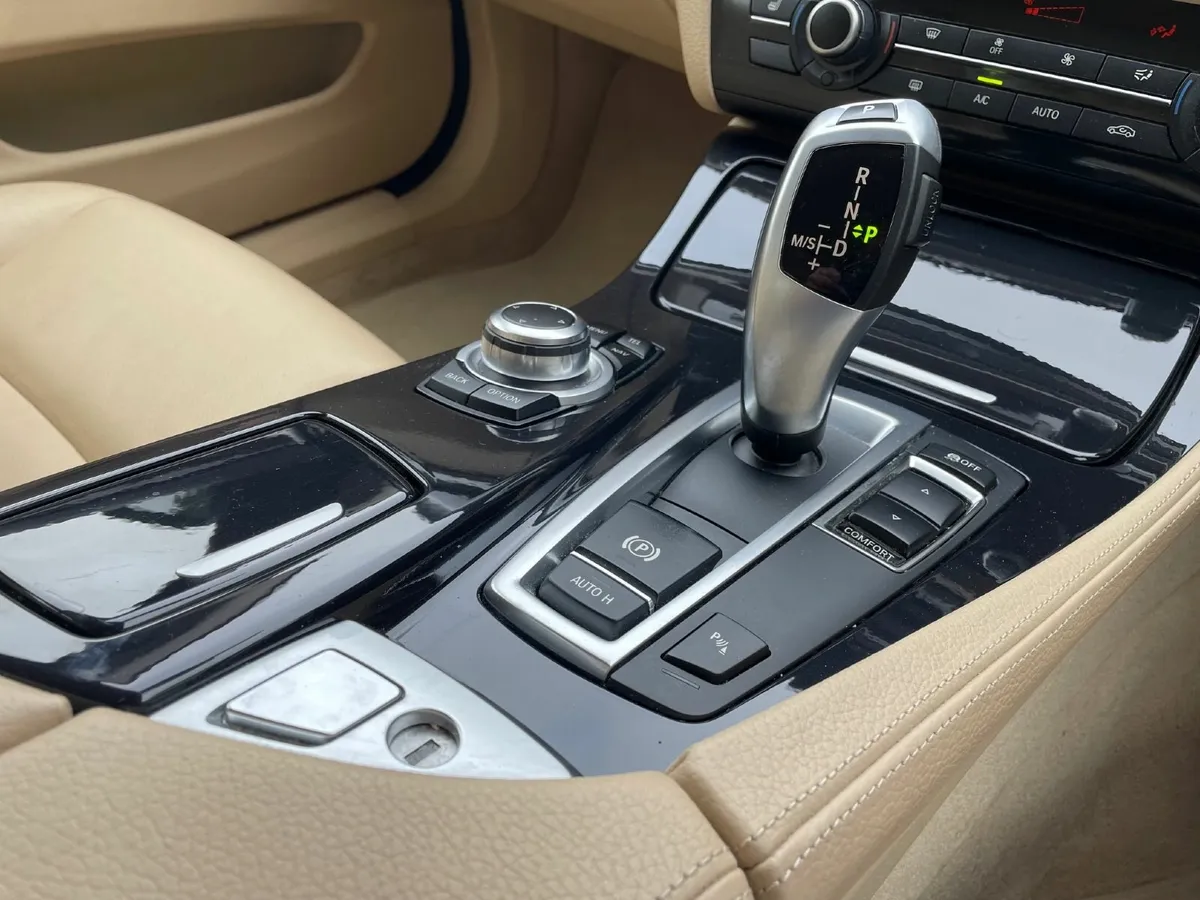 BMW 5-Series - Image 2