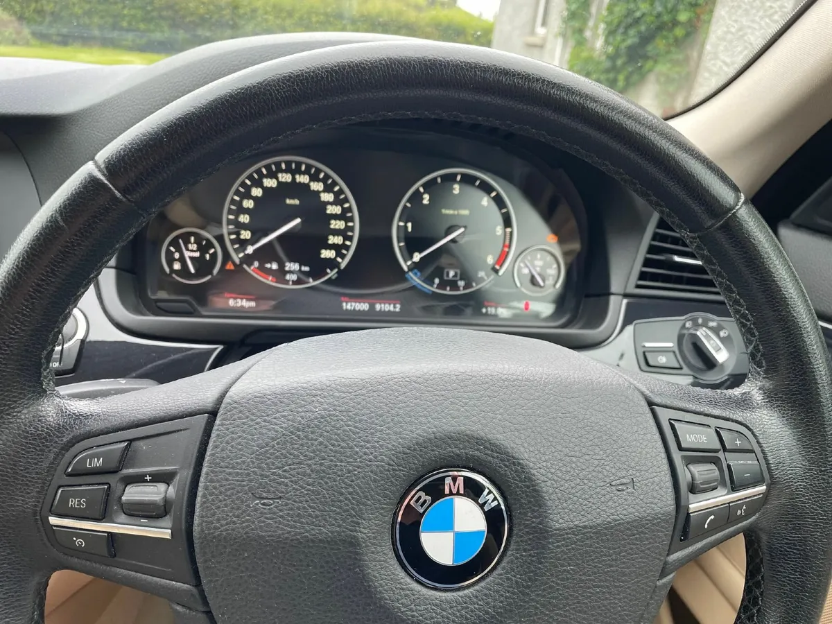 BMW 5-Series - Image 4