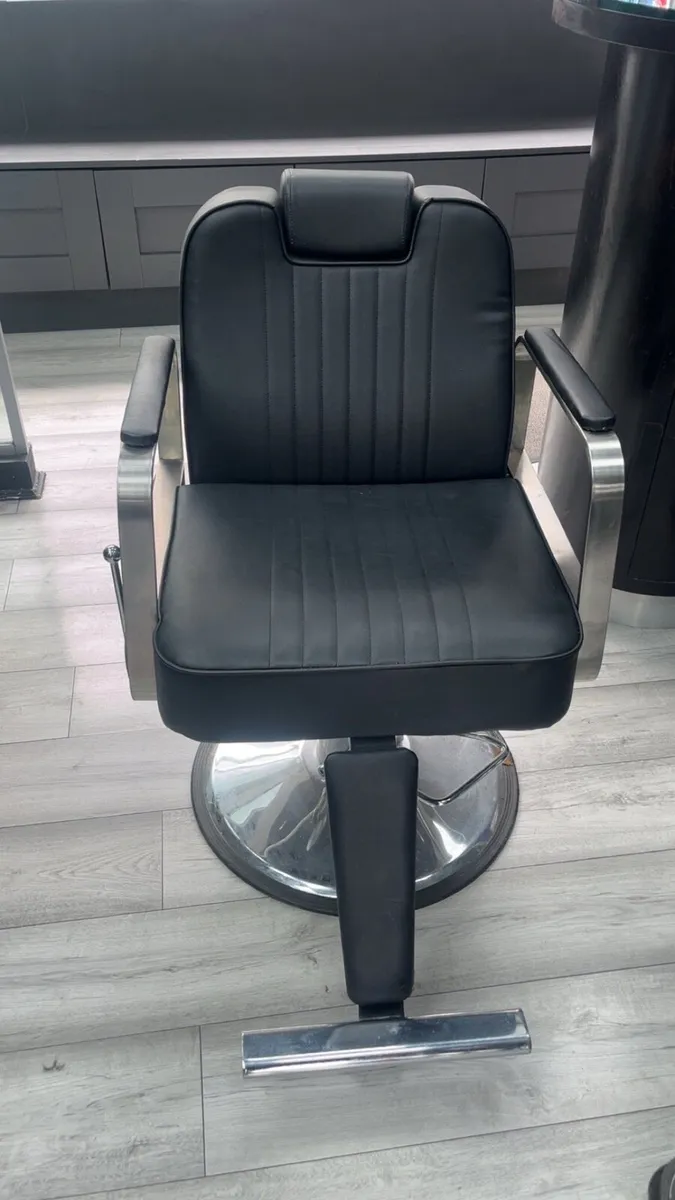 Barber chairs - Image 2