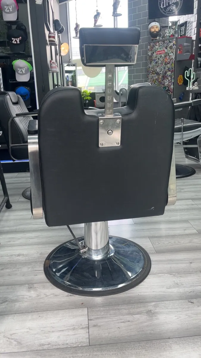 Barber chairs - Image 3