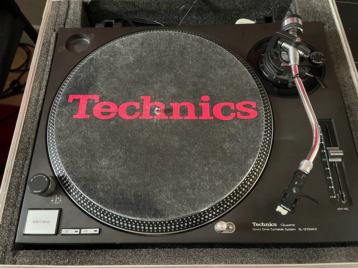 Technic 1210 Mk2 set with flight cases - Image 1