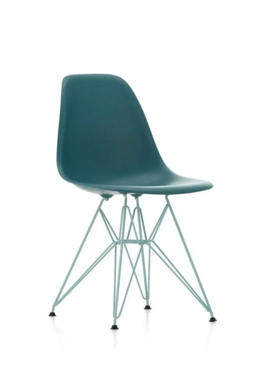 Replica Eames DSR dining room chairs x 6 - Image 1