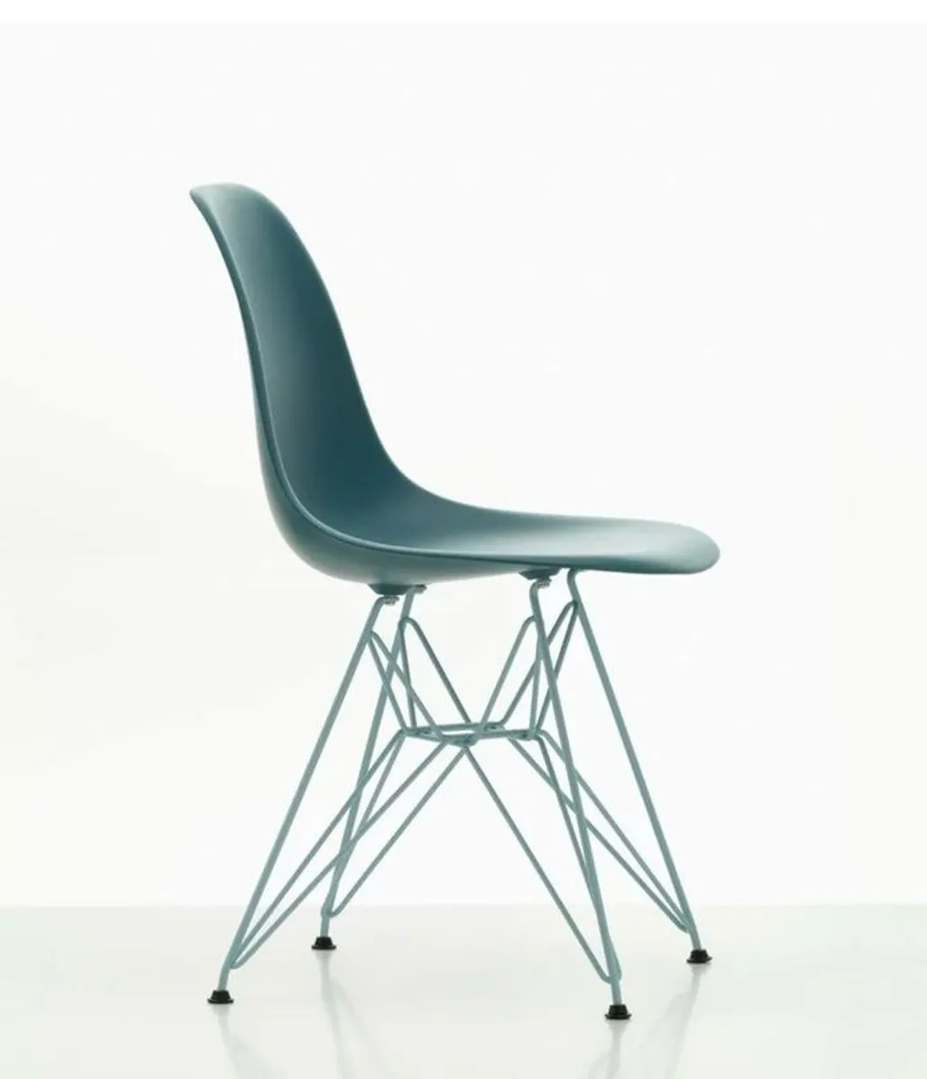 Replica Eames DSR dining room chairs x 6 - Image 2