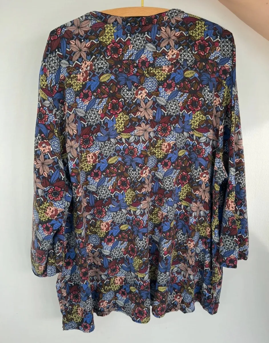 Selection of new ladies tops and shirts sz 22-24 - Image 4