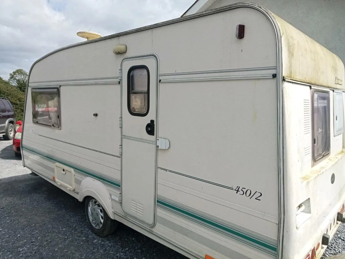2 berth caravan - Image 2