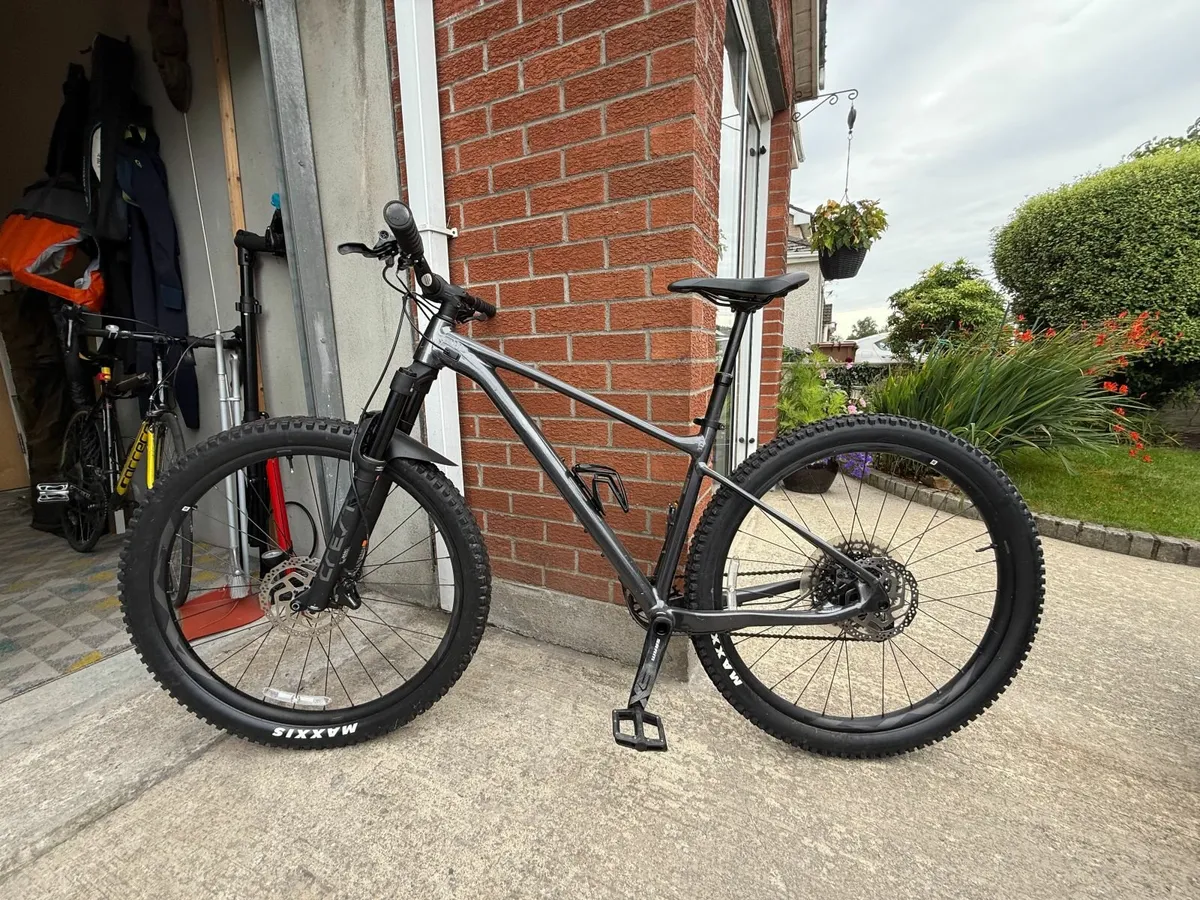Giant Fathom 2 29" Hardtail - Image 1