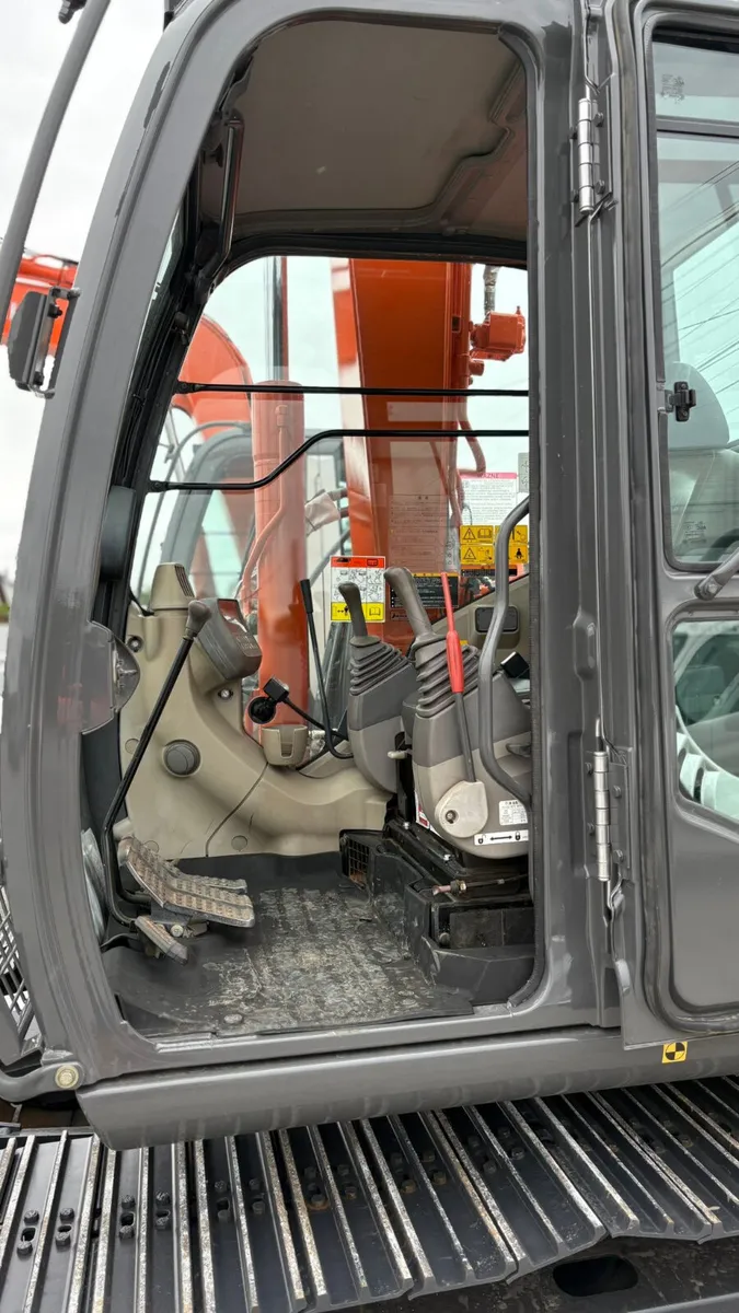 Hitachi Zaxis 70 -3 - Image 3