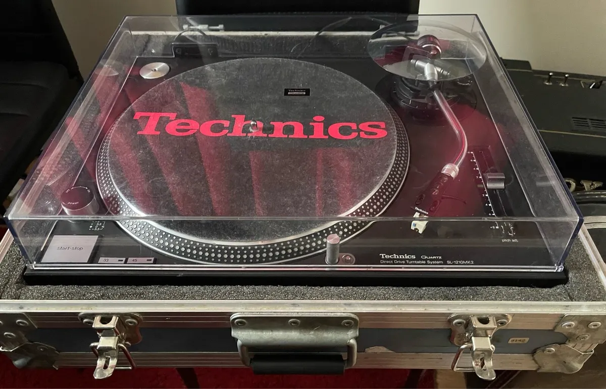 Technic 1210 Mk2 set with flight cases - Image 4