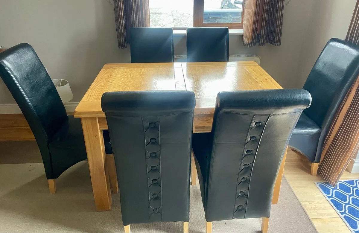 Dining table and chairs - Image 1