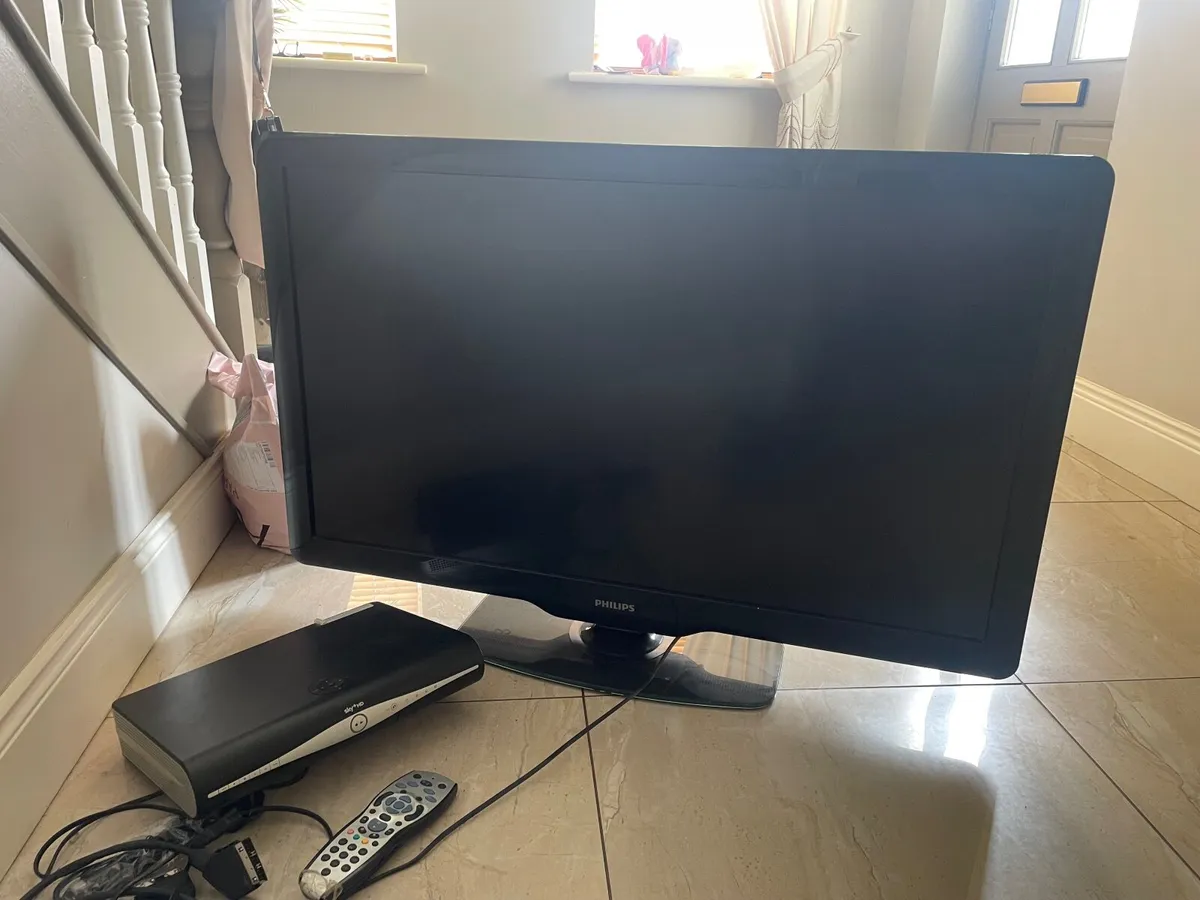 43” TV & skybox - Image 1