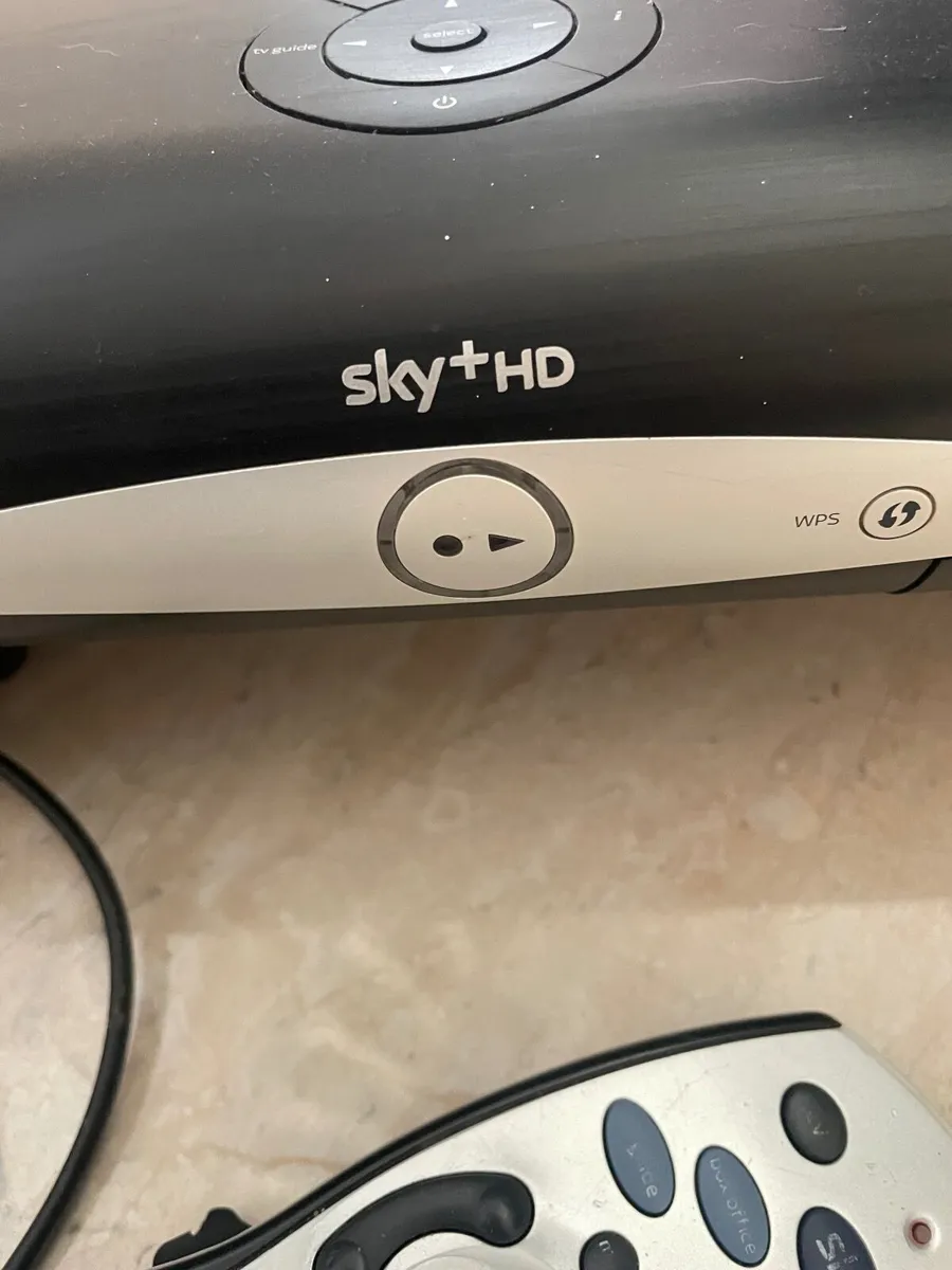 43” TV & skybox - Image 2