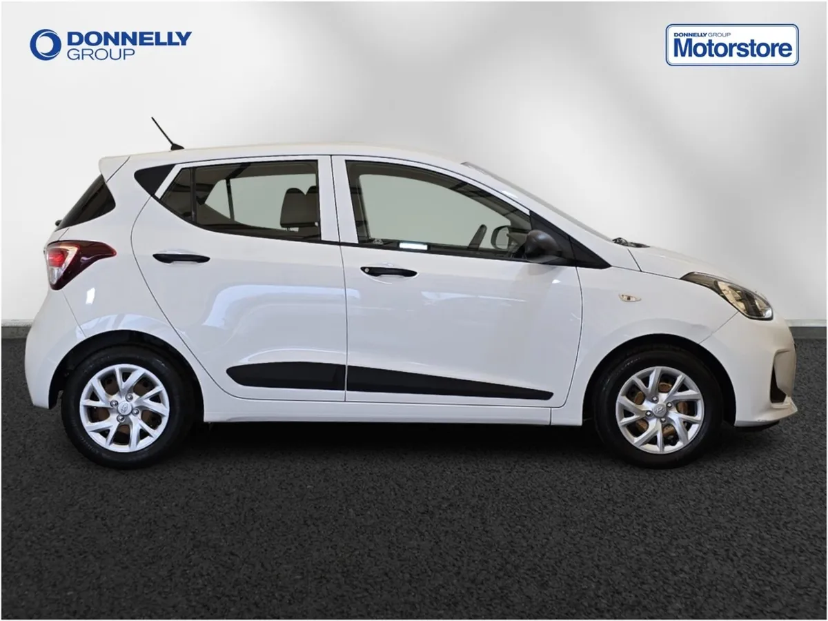 Hyundai i10 Hatchback S - Image 3