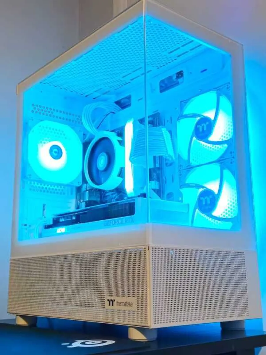 White gaming PC - Image 1