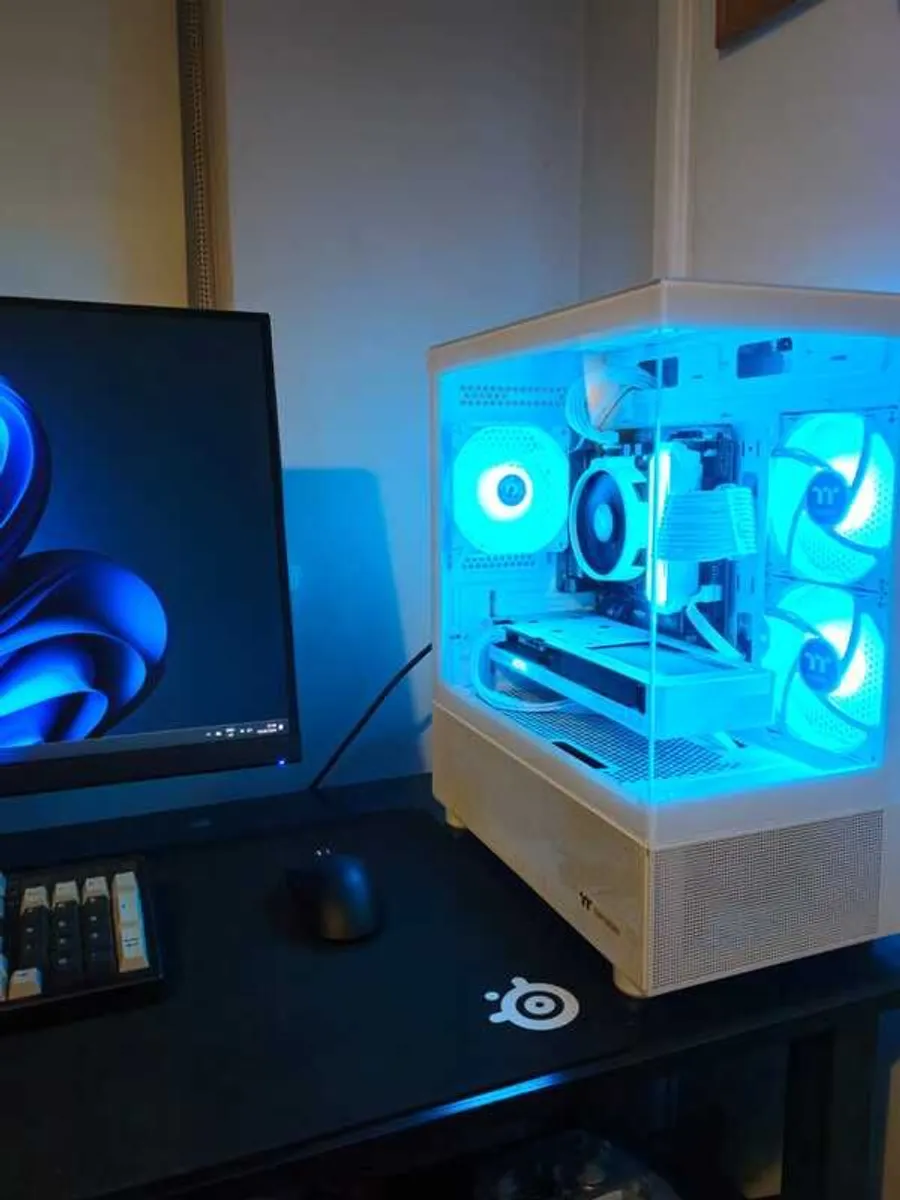 White gaming PC - Image 2