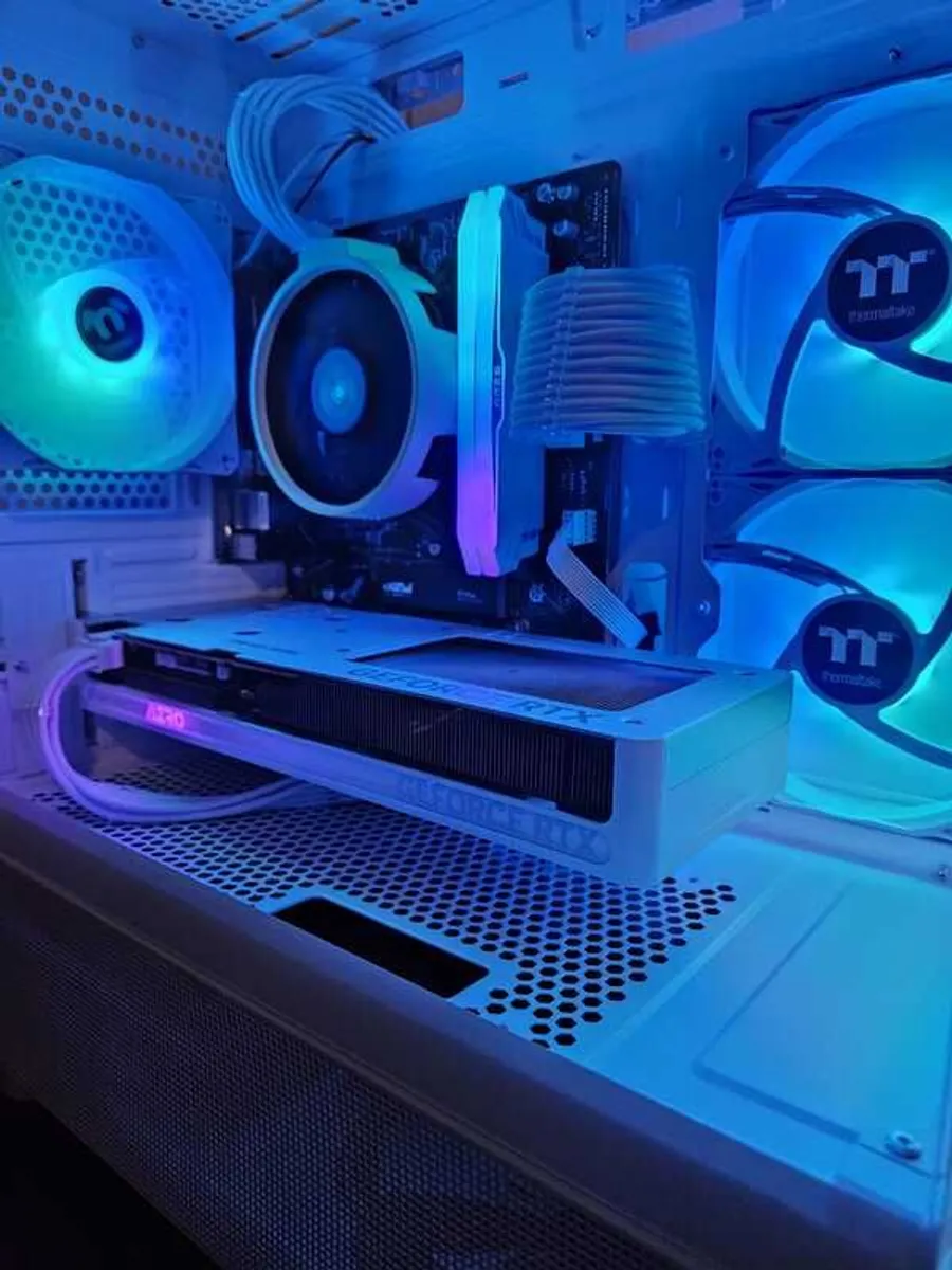 White gaming PC - Image 4