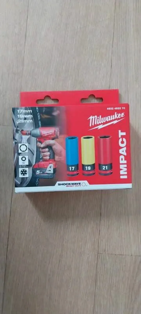 Milwaukee M18 FMTIW2F12 Impact Wrench + Sockets - Image 4