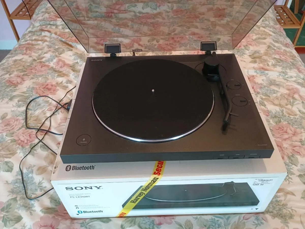 Sony auto/Bluetooth turntable - Image 1