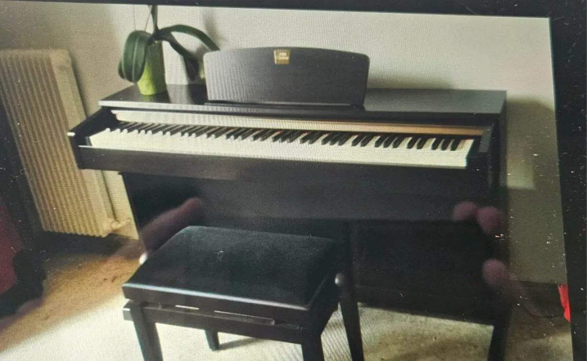Yamaha Electric Piano - Image 1